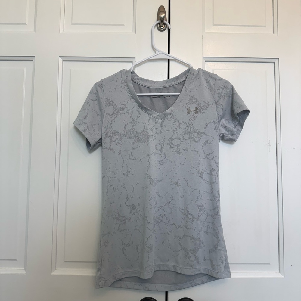 Under Armour Light Gray Women's Short Sleeve Tee